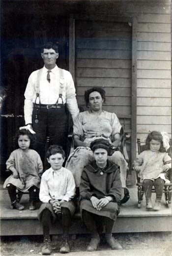 Alex, Nora, Bernice, Charles, Zesta, Lela Melvin ca. 1915